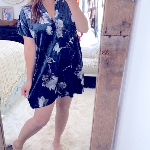Karlie crushed velvet floral dress size small oversized - Picture 2 of 8